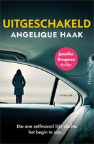Boekomslag: UITGESCHAKELD ANGELIQUE HAAK, HarperCollins. Een vrouw staat buiten in de verte, gezien vanuit een auto.