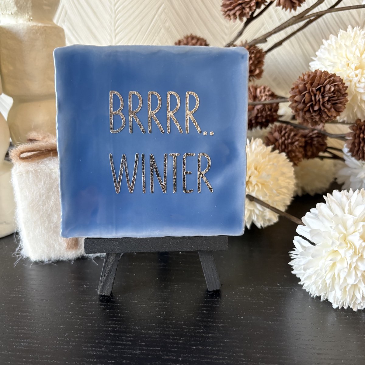 Hartjespost Tegeltje Brrrr.. Winter blauw, zilver | schoencadeautjes sinterklaas | tegeltjes met tekst | spreuktegel | tegeltjeswijsheden | Christmas | Xmas | kerstmis | decoratie kerst | Snow | sneeuw | snowman | 10x10