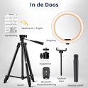 Inhoud van de doos: zwarte statief, ringlamp met LED-verlichting, koppelstuk, telefoon klem, desktop statief en Nederlandstalige handleiding.