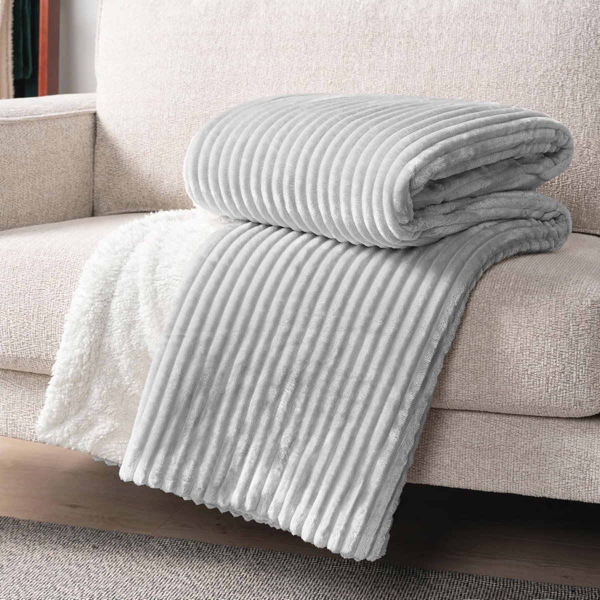 Lichtgrijze Sherpa Fleece Deken voor Bank of Bed - Zachte en Warme Winterdeken - 152 x 203 cm