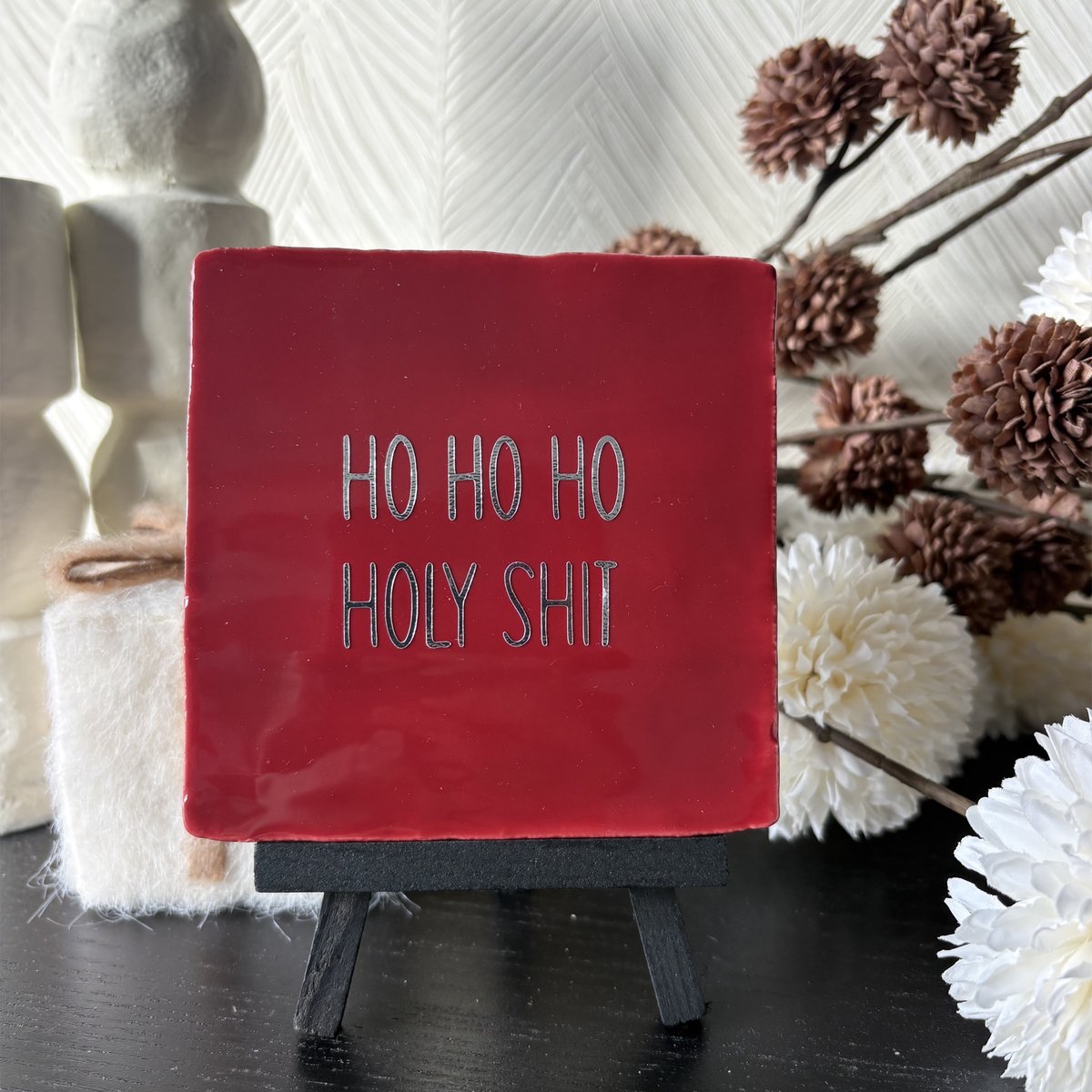 Hartjespost Tegeltje Ho ho ho holy shit rood, zilver | schoencadeautjes sinterklaas | shitty | tegeltjes met tekst | spreuktegel | tegeltjeswijsheden | Christmas | Xmas | kerstmis | decoratie kerst | 10x10