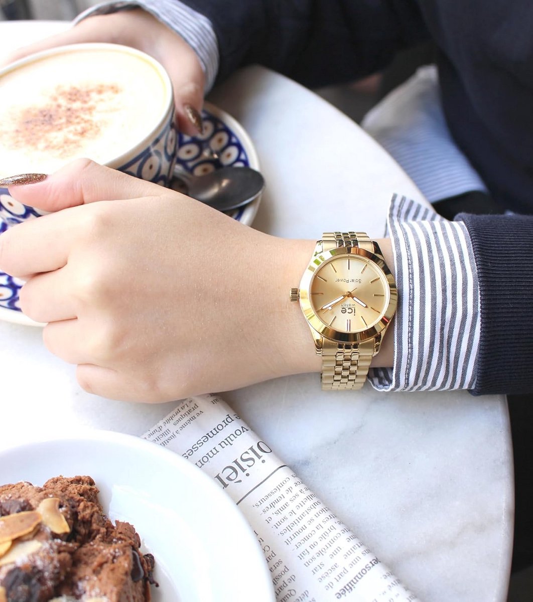 Dameshorloge met metalen armband en zonne-energie