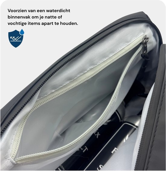 Binnenkant van de zwarte toilettas met waterdichte binnenvak met rits.