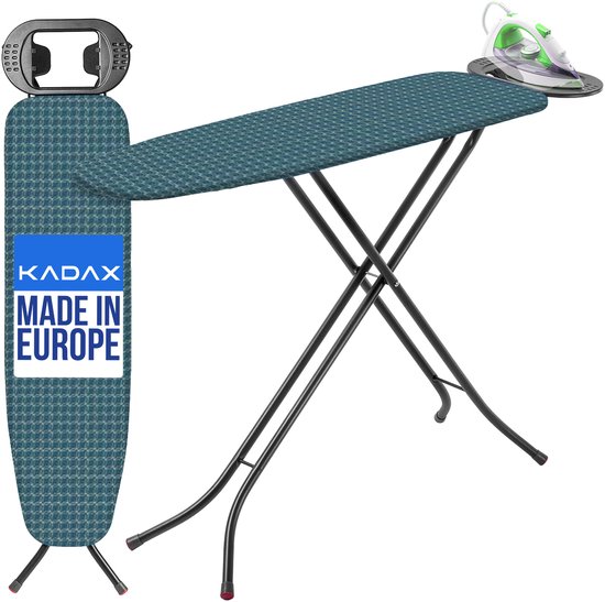 Table à repasser avec motif bleu en losanges, avec fer à repasser et housse de planche à repasser. Kadax Fabriqué en Europe.
