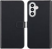 Étui Selencia pour Samsung Galaxy A26 avec porte-cartes - Bookcase en cuir véritable Selencia - Zwart