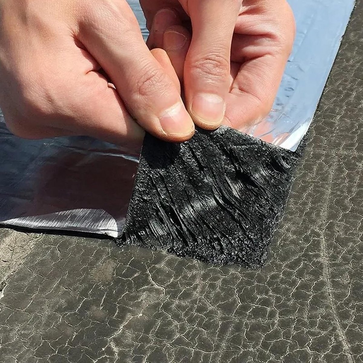 Zelfklevende dakfolie voor plat dak en tuinhuis - Waterdicht en eenvoudig aan te brengen (0,2 x 4 m)