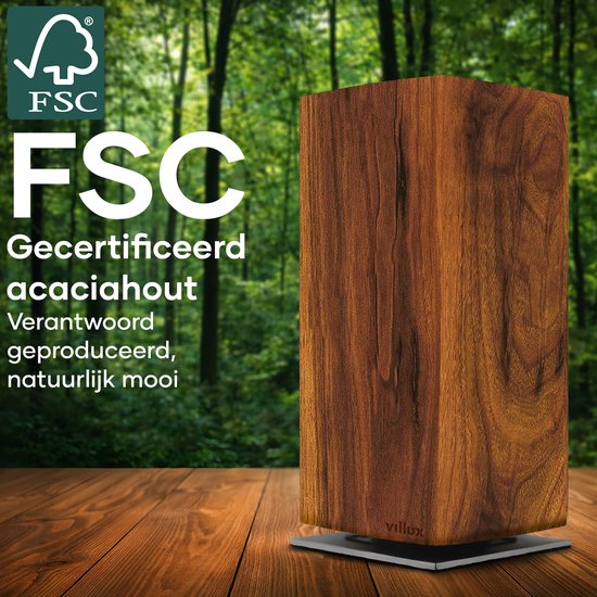 FSC-gecertificeerd acaciahouten messenblok, verantwoord geproduceerd en natuurlijk mooi. Op een houten tafel met bos op de achtergrond.