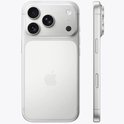 Zilveren iPhone 17 Pro met drievoudige camera en Apple logo, en een zijaanzicht.
