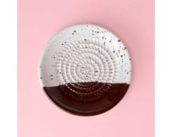 Rasp Bordje Brownie - Bruin & Wit - Rasp Schaaltje - Knoflook Rasp - Gember Rasp - Kookliefhebber - Handmade - Keramisch - Raspen - Schaven - Vegan - Vintage Raspbordje - Knoflookrasp - Knoflook Rasp Bordje