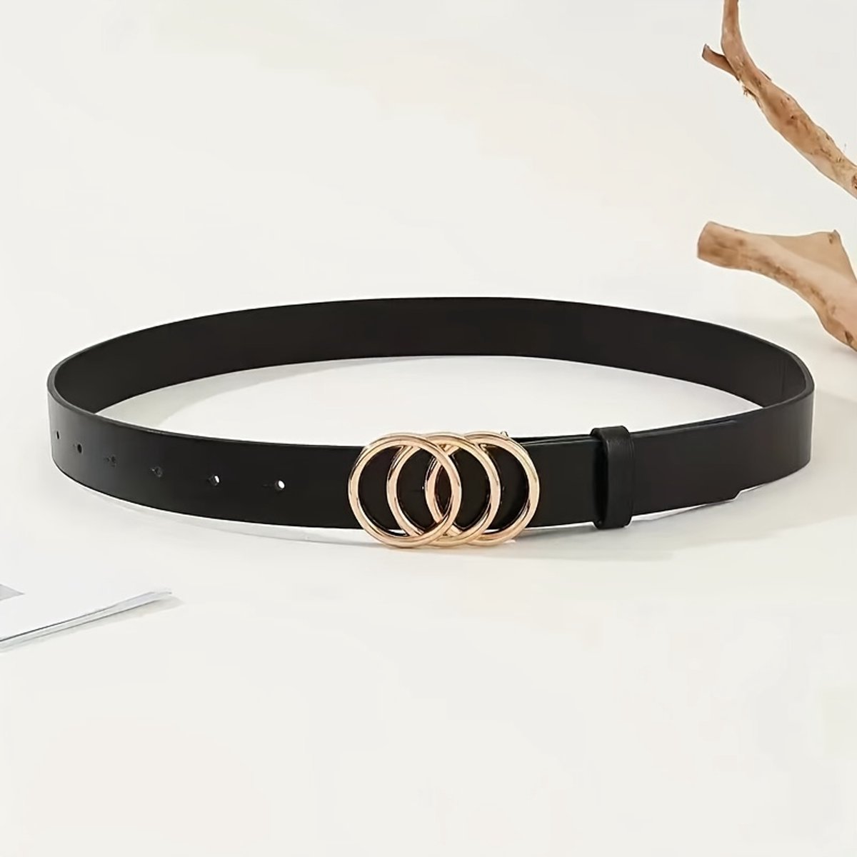 Zwarte damesriem, casual stijl, lichtgewicht ontwerp, gemaakt van non-woven materiaal, voorzien van een ronde gesp, geschikt voor dagelijks woon-werkverkeer en weekendkleding rituals lente riem heren