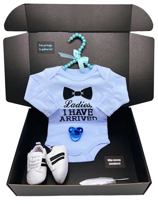 kraamcadeau jongen - kraamkado jongen - blauwe romper - ladies i have arrived - babysneakers - babyshower - babyboy - geboortekado - geboortegeschenk - babyshower cadeau - kraampakket - rechtstreeks opsturen met boodschap mogelijk van MikoCrafts — afbeelding 3