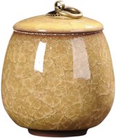 Gouden keramiek mini-urn met een crackle-afwerking. De urn heeft een rond handvat op het deksel.