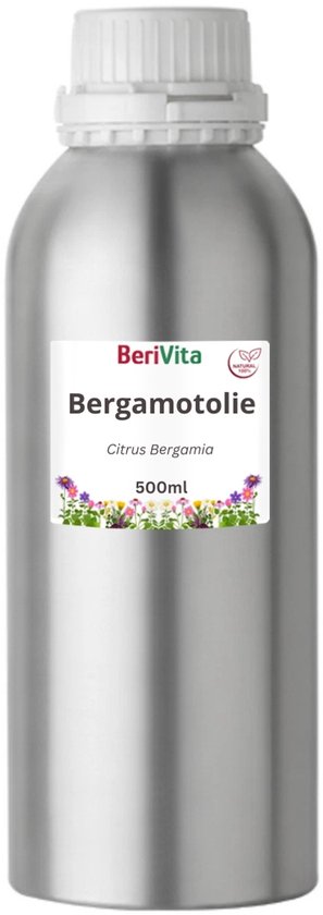 Zilverkleurige fles van 500ml met een wit label met 'Bergamotolie' en een bloemenrand.