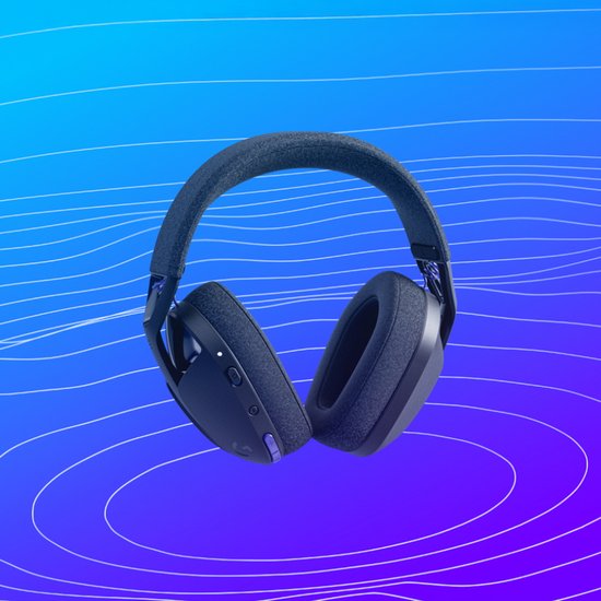 Zwarte Logitech G gaming headset met paarse details, zwevend tegen een blauw gradient met witte lijnen.