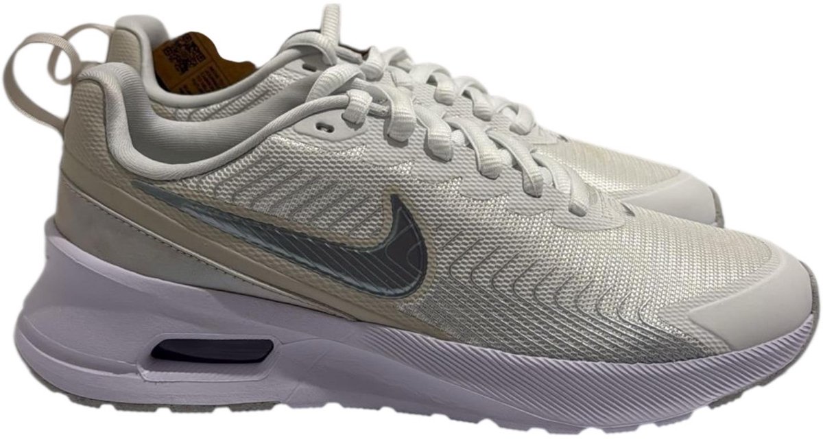 Nike Nike Air Max NuAxis SE Sneakers Dames Wit