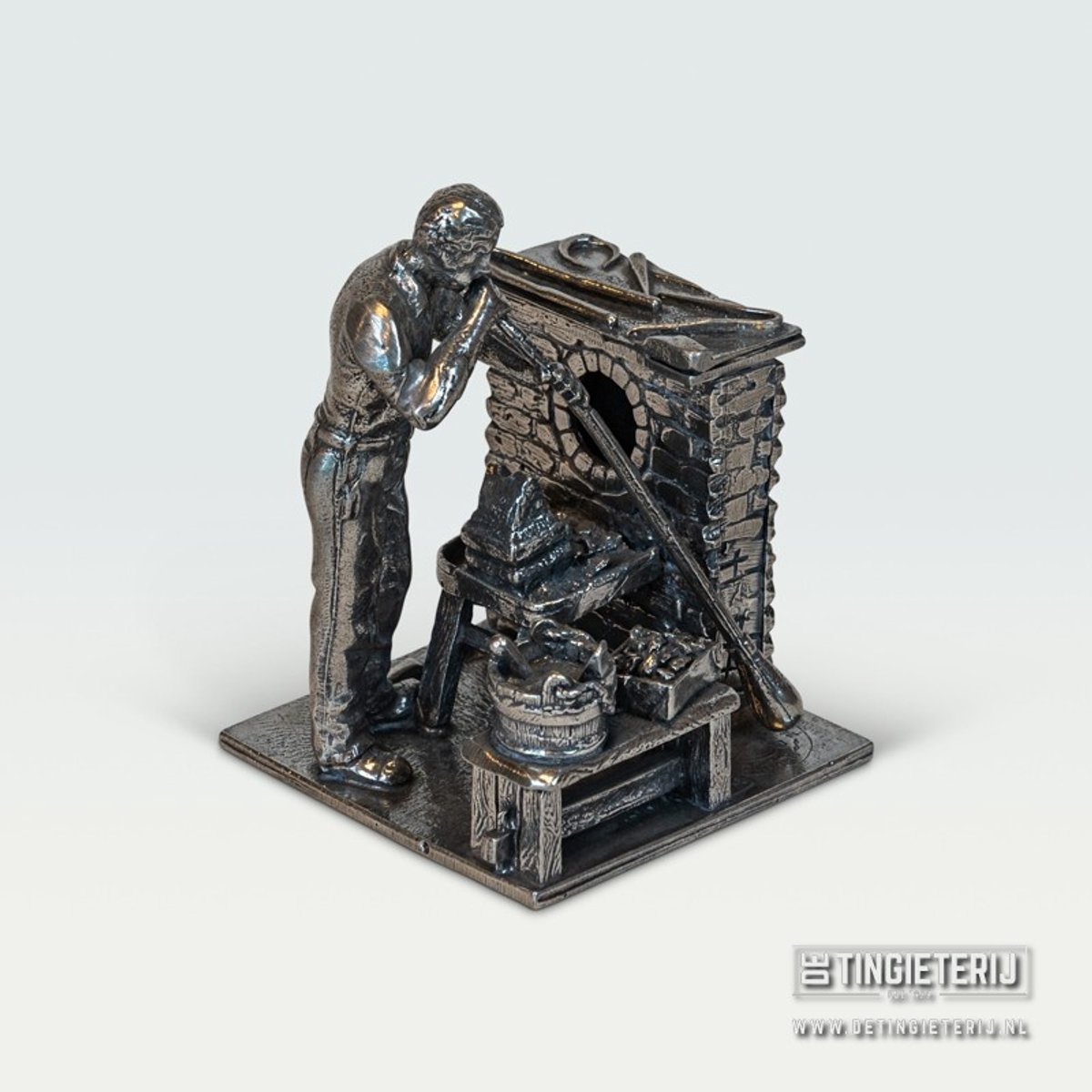 De tingieterij Beeldje Glasblazen - Glasblazer - Tin - jubileum geschenk - beroepen beeldje - ambacht - jubileum - pensioen Zilver