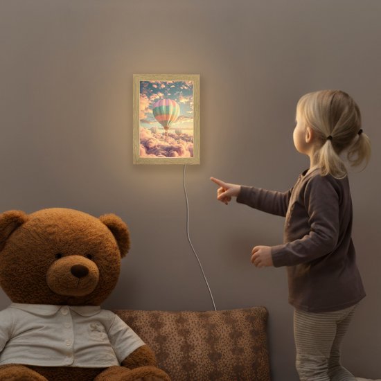 Nachtlampje 15x20 cm - Kinder lampje - Luchtballon - Dromen - Wolken - Lucht - Tafellamp kinderkamer - Slaapkamer lamp - Bedlamp kinderen - Kinderlampje stopcontact - Wandlamp babykamer - Nachtlampjes van DecoAction — afbeelding 5