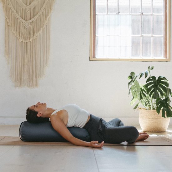 Yoga Roll voor Yin Yoga - Speltvulling - Wasbare Katoenen Hoes - Bolster voor Herstellende Yoga - GOTS Gecertificeerd — afbeelding 4