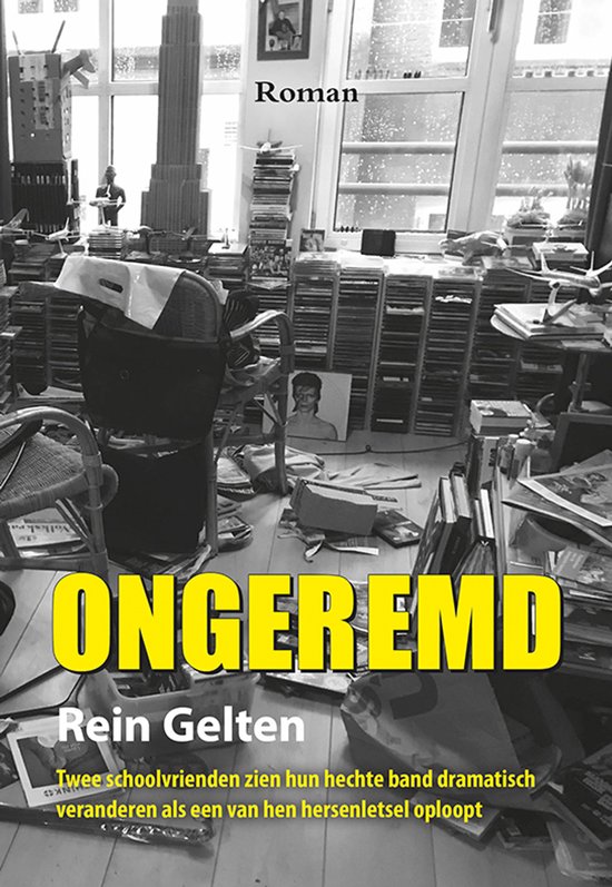 Boekcover met de titel ONGEREMD van Rein Gelten. Een rommelige kamer vol boeken en cd's.