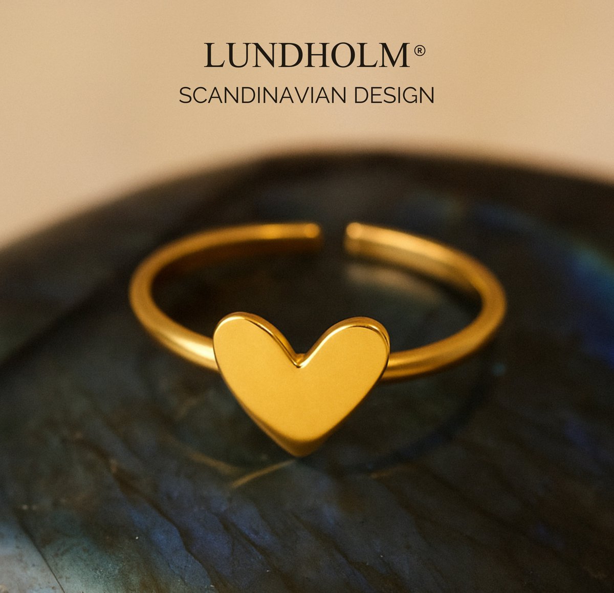 Lundholm Ring Dames Goudkleurig Hart Jewellery – Premium Stainless Steel – Verstelbare Ring met Subtiel Hartje – One Size - My Lora Serie – Betekenisvol & Elegant – Cadeau voor Haar Cadeautje voor Haar - Luxe Geschenkverpakking