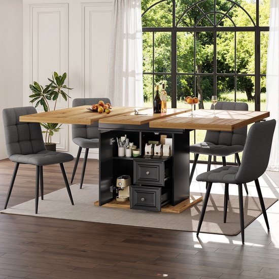 Houten tafel met donker onderstel, 4 grijze stoelen, gedeeltelijk uitgeschoven. Met open kastruimte onder het tafelblad.