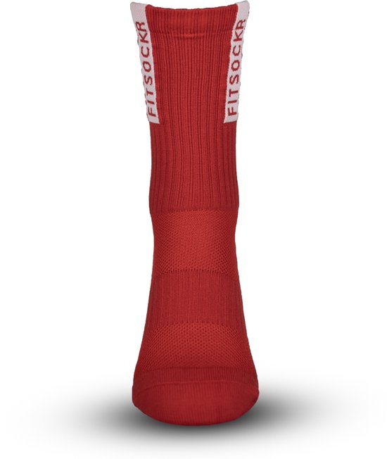 Rode sportsok met witte 'FitSockr' opdruk op de kuit, van voren gezien.