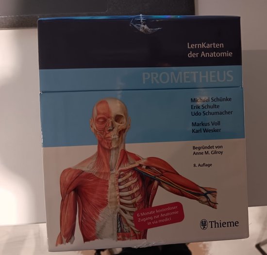 Boek 'PROMETHEUS LernKarten der Anatomie' met anatomische illustratie van het menselijk lichaam.