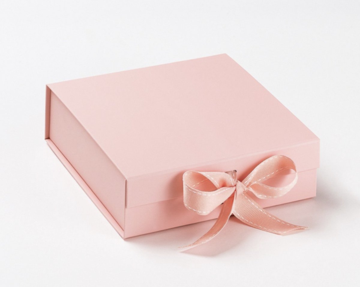 Luxe Giftbox Roze – Magnetische Sluiting – Met Satijnen Lint – 21 x 21 cm - Cadeaudoos - Cadeauverpakking - Bruiloft cadeau