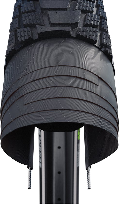 Zwarte Schwalbe fietsband met een grof, blokkerig profiel en een gestreept deel van de binnenkant.