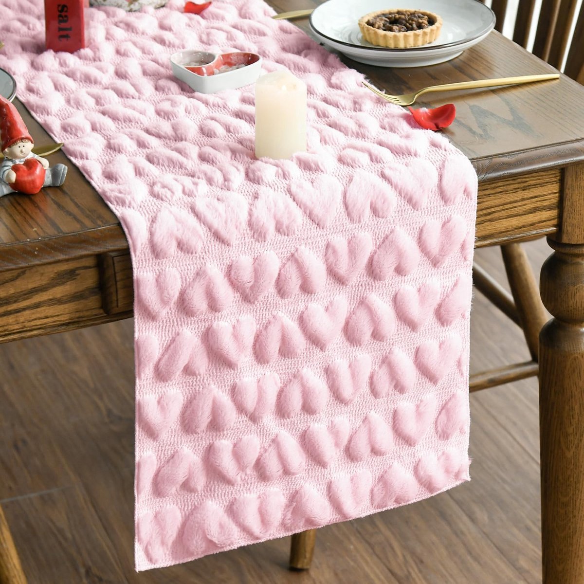 Rode Pluche Jacquard Tafelloper met Hartdessin voor Feestdagen en Diner