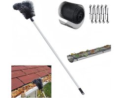 Uittrekbare gootborstel met bescherming voor makkelijke dakkapelschoonmaak