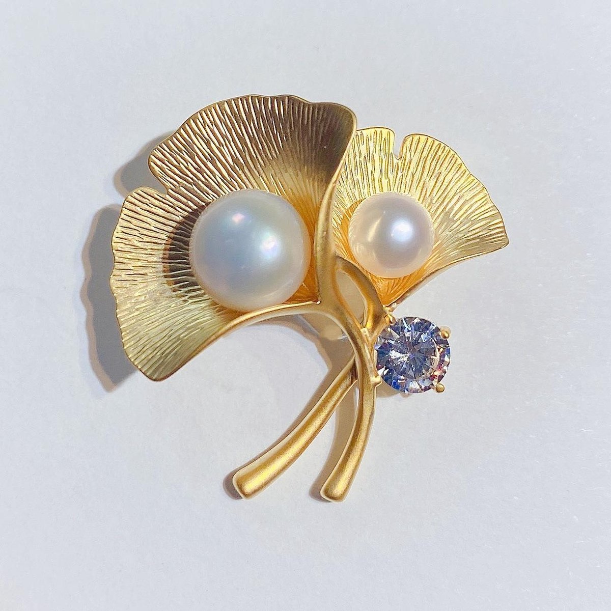 Bloembroche - Elegante Broche met Kristallen en Parel | Twinolo