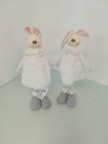 Twee decoratieve poppen met grote oren - wit