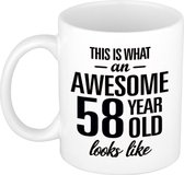 Awesome 58 year cadeau mok / beker 300 ml