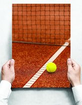 Wandbord: Tennisbal op een oranje tennisveld - 30 x 42 cm