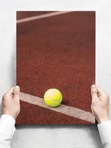 Wandbord: Gele tennisbal op het veld - 30 x 42 cm
