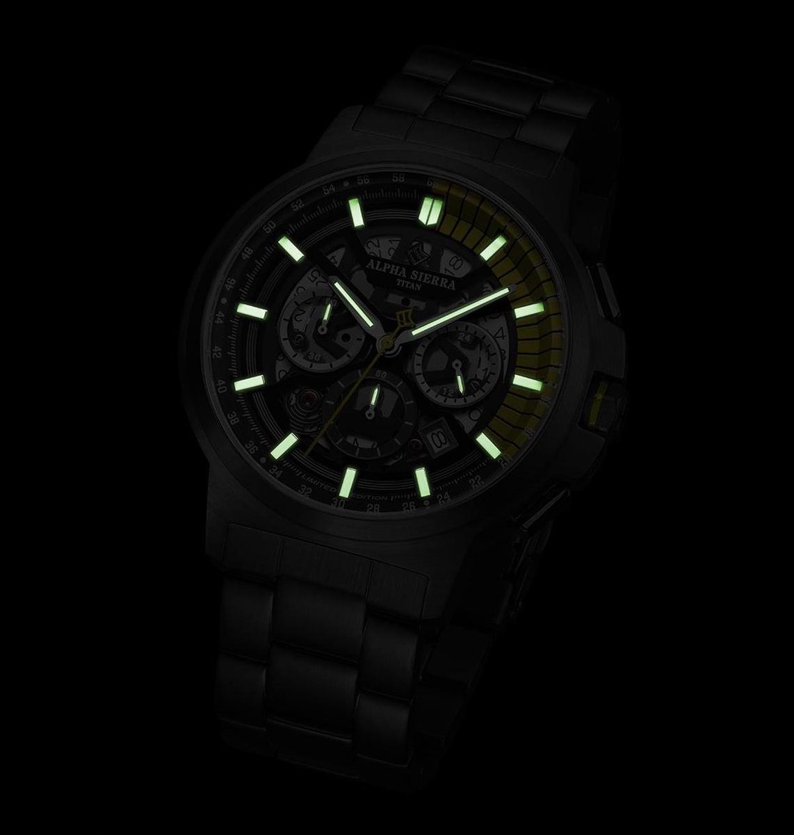 Alpha Sierra Titan BY02 - Herenhorloge - Zwart / Geel - Limited Edition - Ø  45 mm | bol.com