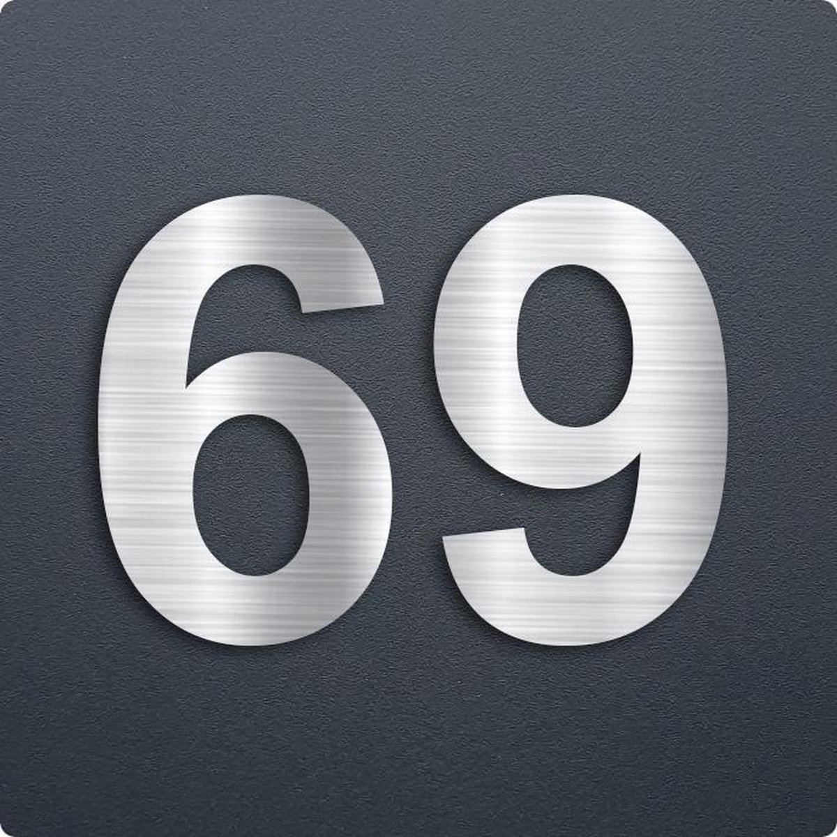 Zwart mat huisnummer 69 met opliggende rvslook cijfers afm. 15x15cm