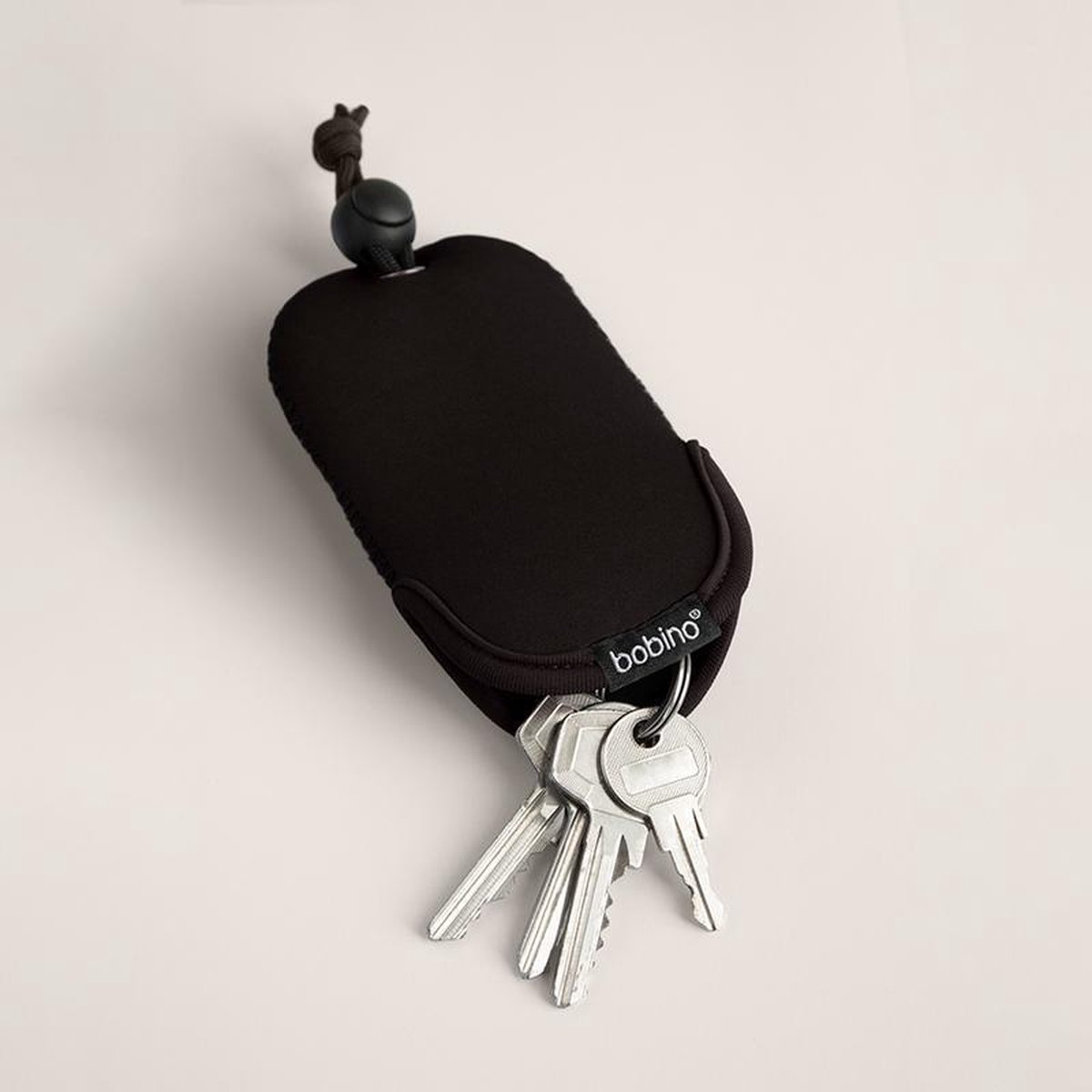 Bobino Key Sleeve Charcoal – Sleutelhoes voor 2 tot 8 Sleutels – Sleutel Organizer – Compacte Sleutelhouder - Donkergrijs Houtskool zwart