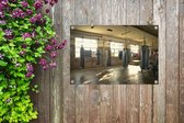 Plusieurs sacs de boxe sont suspendus au plafond dans une salle de fitness affiche de jardin 40x30 cm - petit - Toile de jardin / Toile d'extérieur / Peintures pour l'extérieur (décoration de jardin)