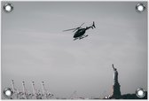 Tuinposter –Helikopter boven Vrijheidsbeeld– 150x100 Foto op Tuinposter (wanddecoratie voor buiten en binnen)