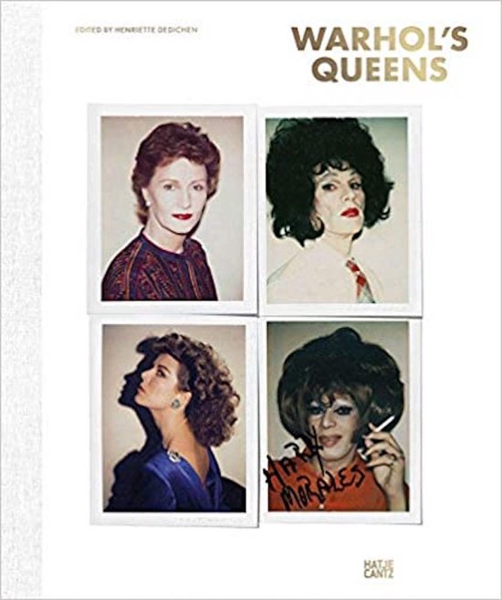 Titel: Warhol's Queens. Vier polaroidfoto's van vrouwen met verschillende kapsels en make-up, een boekomslag.