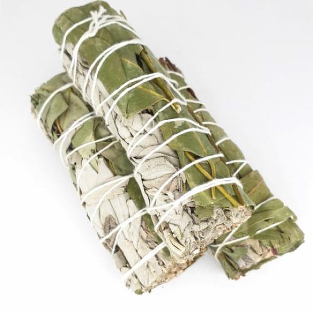 Witte Salie en eucalyptus - white sage and eucaplytus- smudge stick - 1 stuk - 10cm - meditatie - yoga - huis reiniging - zuivering - Merkloos