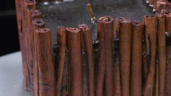 Bougie carrée à la cannelle MARRON, Medium