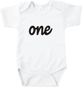 Go Mama® Baby Cadeau - Zwangerschap aankondiging - Baby Pyjama - Rompertjes Baby met Tekst - Babyshower - One - Wit - Maat 50/56