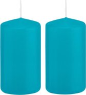2x Turquoise blauwe cilinderkaarsen/stompkaarsen 5 x 10 cm 23 branduren - Geurloze kaarsen turkoois blauw - Woondecoraties