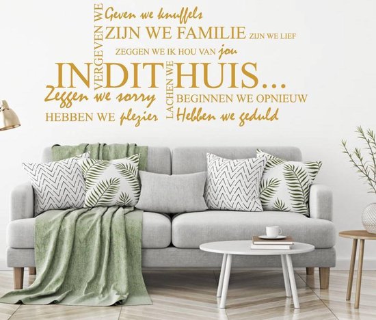 Muursticker In Dit Huis - Goud - 80 x 36 cm - woonkamer alle