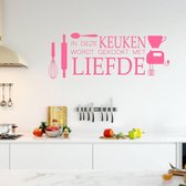 Muursticker In Deze Keuken Wordt Gekookt Met Liefde - Roze - 120 x 45 cm - taal - nederlandse teksten bedrijven keuken alle
