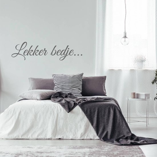 Muursticker Lekker Bedje... - Donkergrijs - 120 x 31 cm - slaapkamer nederlandse teksten