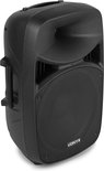 Zwarte Vonyx speaker met handvatten en wielen.
